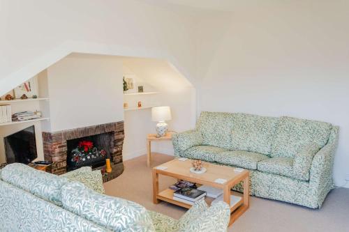 Sophisticated Edinburgh Apartment in City Centre - image 12