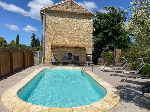 Peldbaseins, MAGNANERIE ENTIEREMENT RENOVEE, à SALAZAC, 4 CHAMBRES, 8 personnes avec Piscine privée (MAS ENTIEREMENT RENOVE, a SALAZAC, Le Mas des Deux Vallees, 4 CHAMBRES, 8 personnes avec Piscine pri) in Salazac