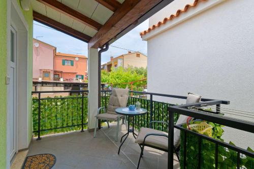 Studio Apartment with Terrace image 10