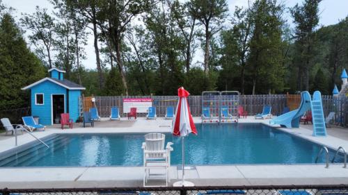 Swimming pool, Motel Le Riviera in La Malbaie (QC)