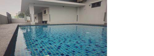 Ong Kim Wee Residence 3 bedrooms homestay by florence