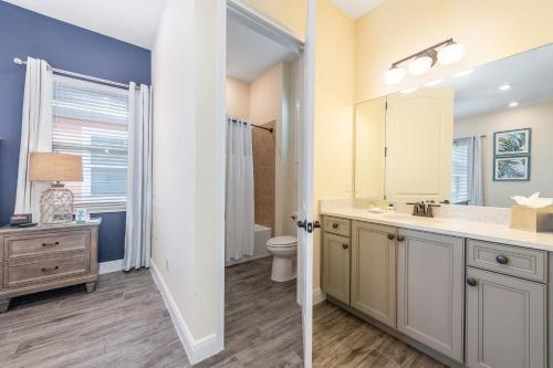 Tropical Paradise Cottage near Disney with Margaritaville Resort  Island H2O Access - 8061KD Orlando Florida