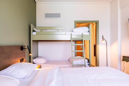 Quadruple Room (2 Adults + 2 Children) with Sea View image 8