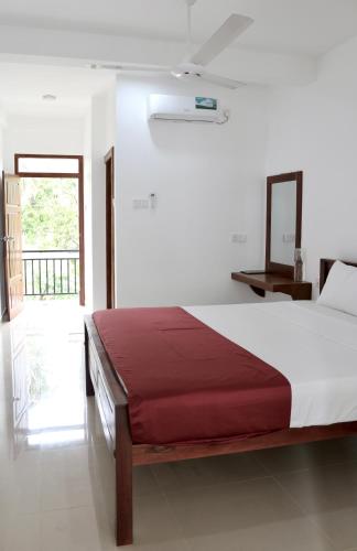 Standard Double Room image 2