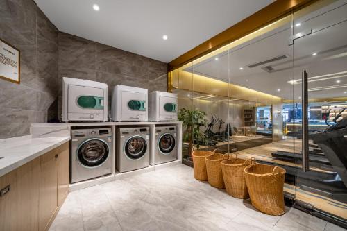 Weiting Hotel Shanghai The Bund Nanpu Bridge Subway Station Branch near South Bund Soft Spinning Material Market