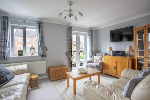 Canalside Beautiful Stone Townhouse in Stone