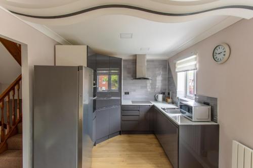 Konyha, Canalside Beautiful Stone Townhouse in Stone