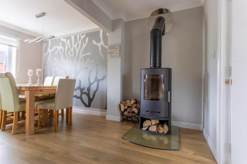 Létesítmények, Canalside Beautiful Stone Townhouse in Stone