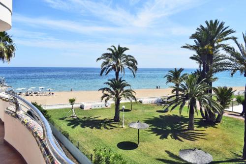 Three-Bedroom Apartment with Sea View image 10