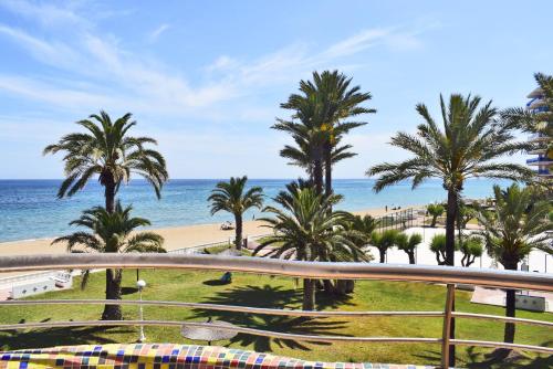 Three-Bedroom Apartment with Sea View image 9