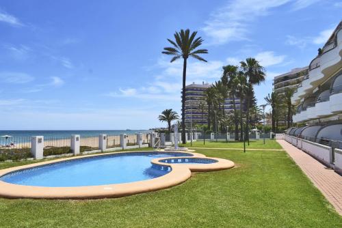 Three-Bedroom Apartment with Sea View image 8