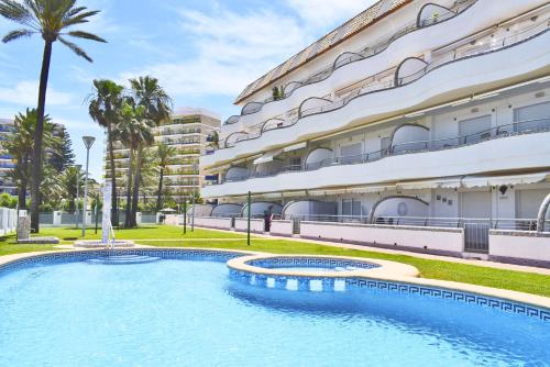 Three-Bedroom Apartment with Sea View image 7