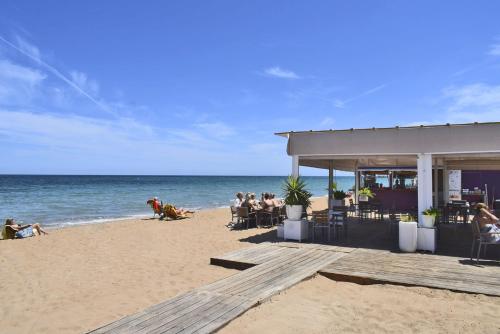 Three-Bedroom Apartment with Sea View image 2
