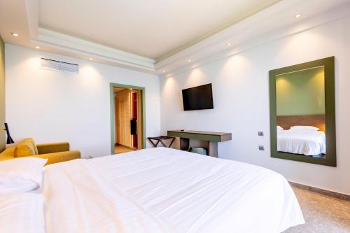 Superior Double Room with Sea View image 6