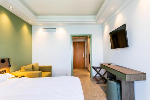 Superior Double Room with Sea View image 5