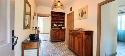 Entrada, Le Mas des Fontettes, gite 14 personnes, piscine chauffée, propriété 5ha, barbecue (Le Mas des Fontettes, gite 14 personnes, piscine chauffee, propriete 5ha, barbecue) in Cavaillon