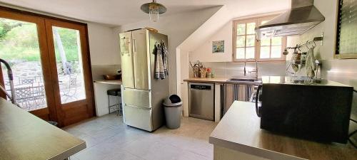 Cocina, Le Mas des Fontettes, gite 14 personnes, piscine chauffée, propriété 5ha, barbecue (Le Mas des Fontettes, gite 14 personnes, piscine chauffee, propriete 5ha, barbecue) in Cavaillon