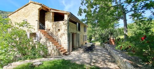 Vista exterior, Le Mas des Fontettes, gite 14 personnes, piscine chauffée, propriété 5ha, barbecue (Le Mas des Fontettes, gite 14 personnes, piscine chauffee, propriete 5ha, barbecue) in Cavaillon