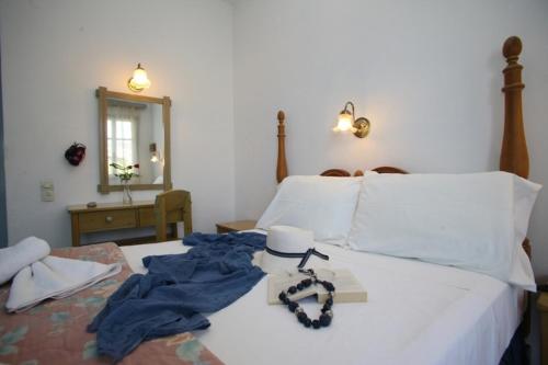 Economy Double or Twin Room with Garden View image 8