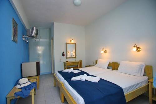 Economy Double or Twin Room with Garden View image 7