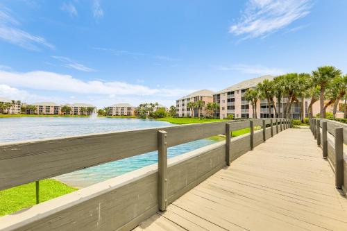 2 Mi to Jupiter Beach Condo with Lake Views in 朱庇特