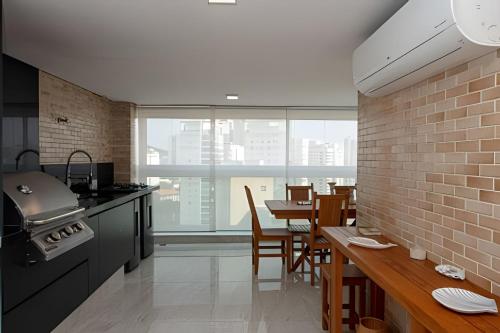 Estilo e Conforto com Área Gourmet na Astúrias! (Estilo e Conforto com Area Gourmet na Asturias!) in อัสตูเรียส