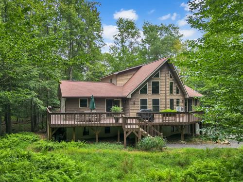Summer Escape by Lake with Hot Tub & Sauna!, Gouldsboro