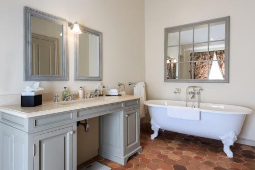 room detail thumbnail 2