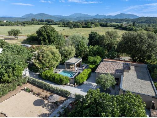 Villa Les Granges Classé 5 Étoiles (Villa Les Granges Classe 5 Etoiles) in Aghione