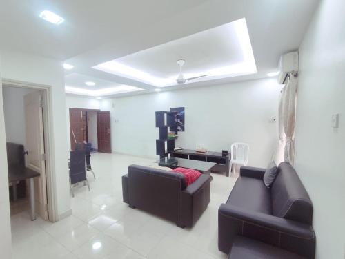 Standard Single Room with Shared Bathroom image 10