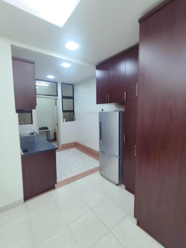 Single Room with Shared Bathroom image 3