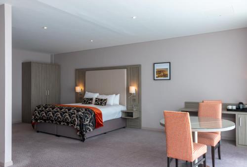 Clayton Whites Hotel - image 10
