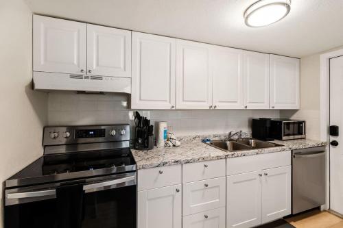 Spacious Duplex Zephyrhills #2 in 澤弗希爾斯