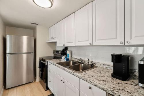 Spacious Zephyrhills Duplex #1 in 澤弗希爾斯
