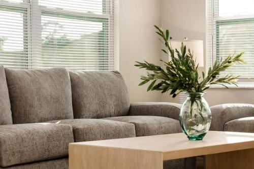 Spacious Zephyrhills Duplex #1 in 澤弗希爾斯