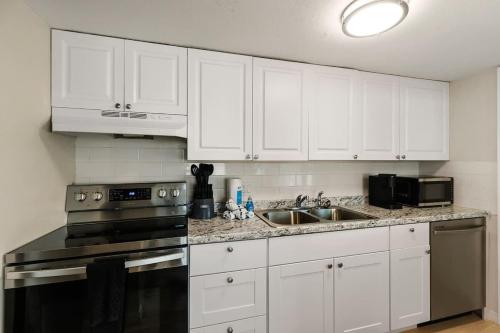 Spacious Zephyrhills Duplex #1 in 澤弗希爾斯