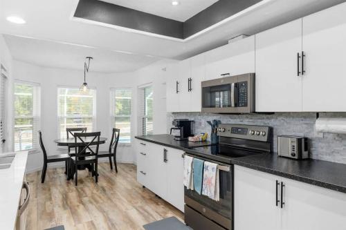 Spring Hill, 4 Bedroom, Pool, Golf Course! in Weeki Wachee (FL)