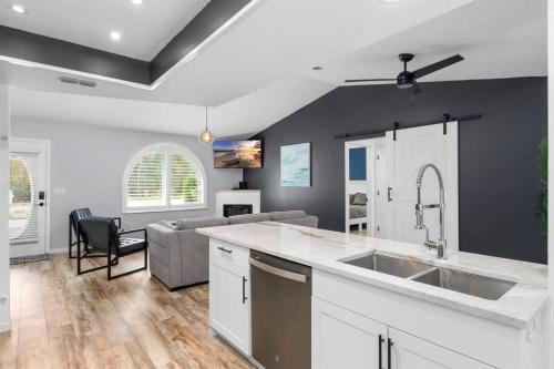 Spring Hill, 4 Bedroom, Pool, Golf Course! in Weeki Wachee (FL)