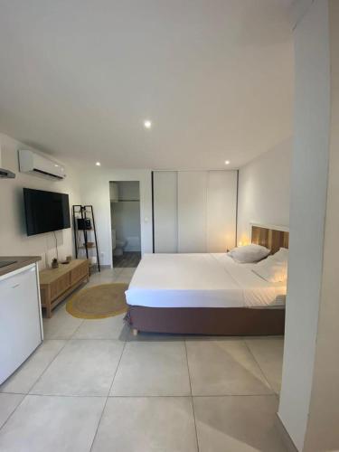 Homevasion La Cherry in Le Diamant