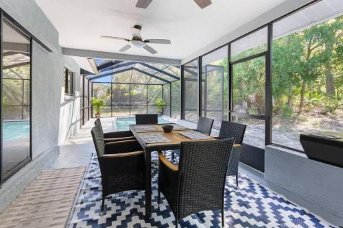 Hudson retreat, 3 Bedroom Pool Home! in Hudson, USA