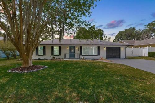 Brooksville Oasis! 3 Bedroom, Pool Home in Ridge Manor, USA