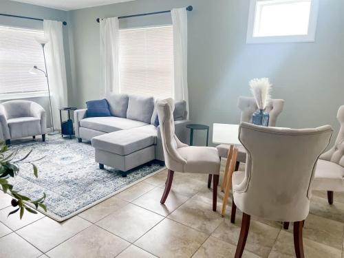 Cozy 2 Bedroom home, Dade City! in Dade City, USA