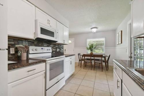 Comfortable Home in Dade City! in Dade City (FL)