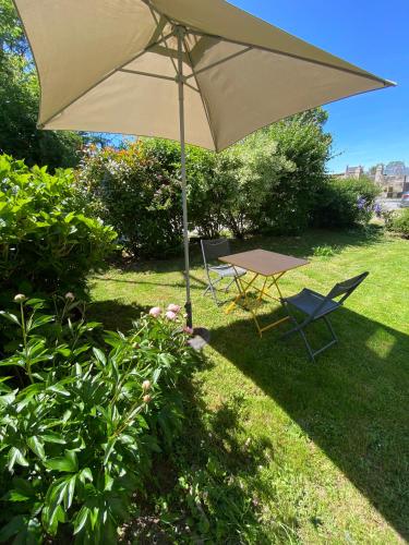 Le nid d'Eugénie (Le nid d'Eugenie) in ฌาร์นัก