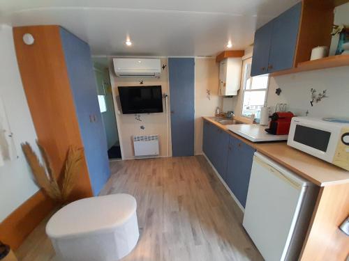 Kitchen, Camping l'Escale Mobil'home Giana in Agde