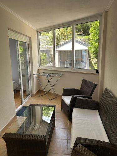 One-Bedroom Apartment image 7