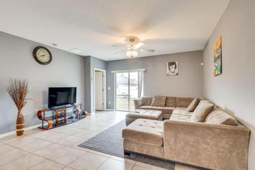 Guestroom, Relax with Pool - Beaches - Local Fun in Sun City Center (FL)