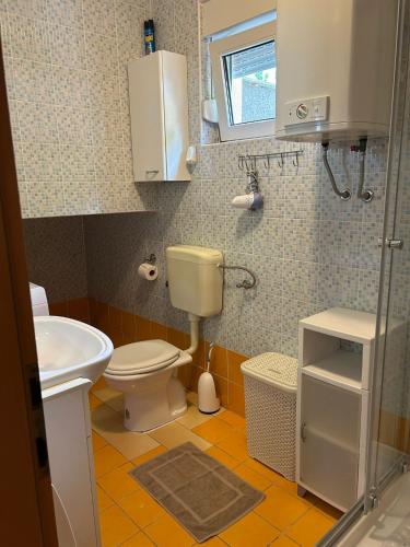 One-Bedroom Apartment image 5