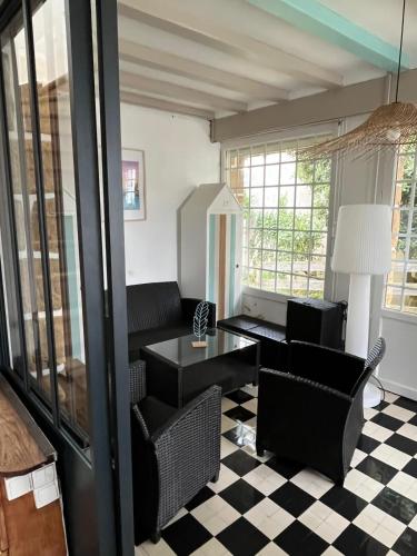 Grande maison vue mer la grande plage a pied in กีบรง