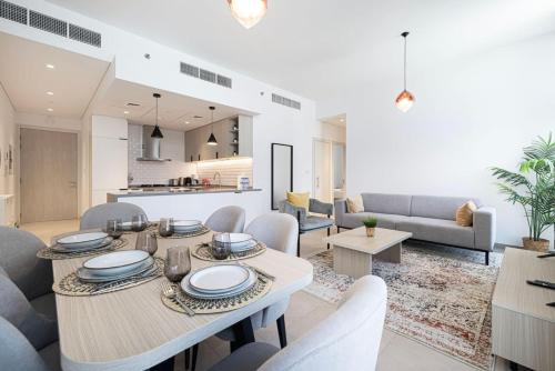 Restay Homes - Fancy 2BR in Belgravia Heights - Pool access